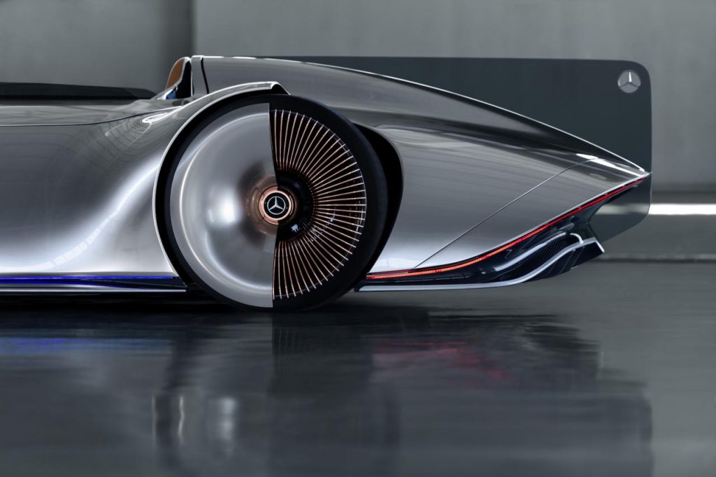 hd-pebble_beach_mercedes_vision_eq_silver_arrow_1-1
