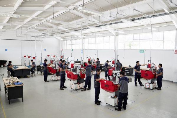 hd-premire_pierre_pour_l_usine_bmw_au_mexique_1-10