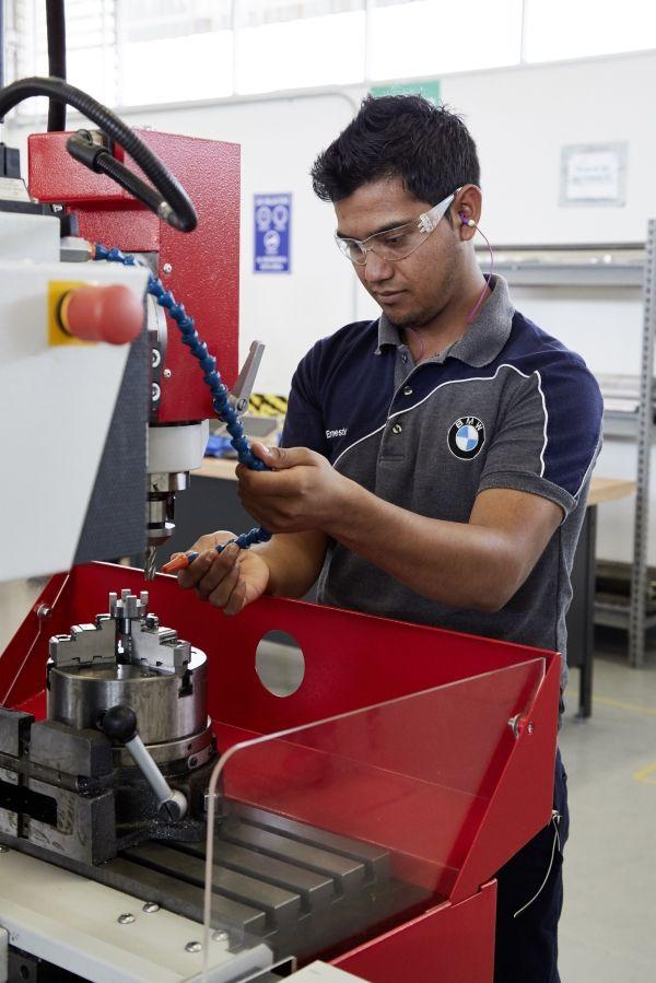 hd-premire_pierre_pour_l_usine_bmw_au_mexique_1-7