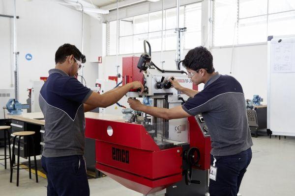 hd-premire_pierre_pour_l_usine_bmw_au_mexique_1-8