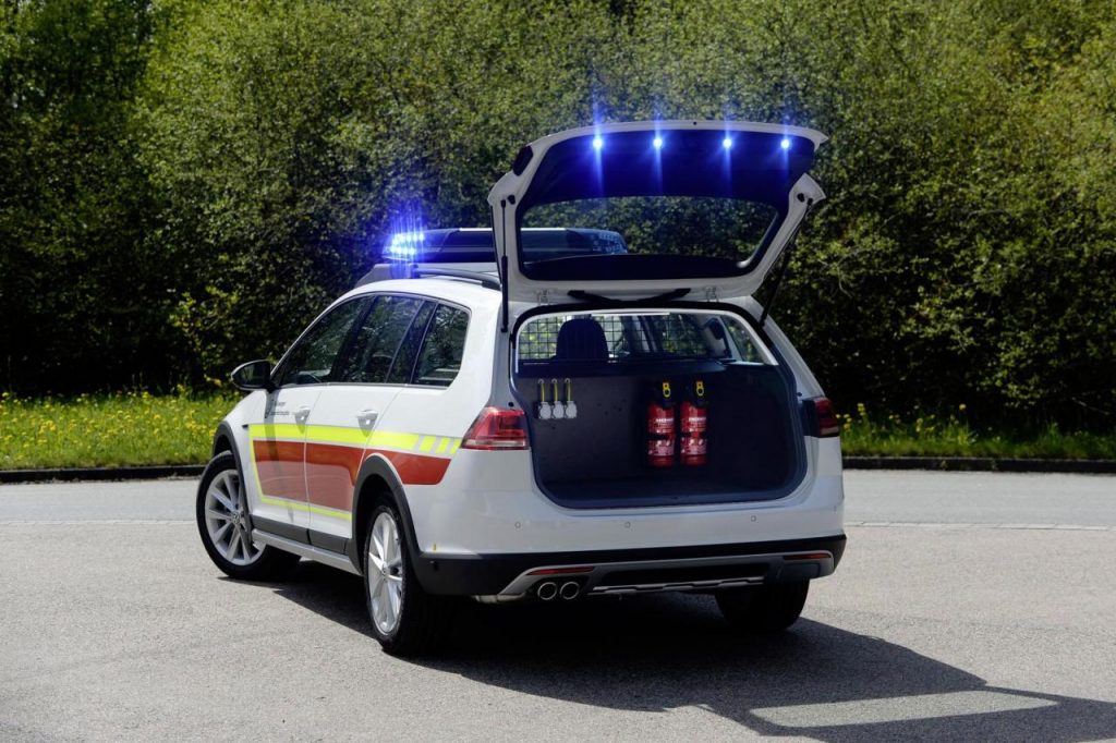 hd-rettmobil_2015_volkswagen_golf_alltrack_1-1