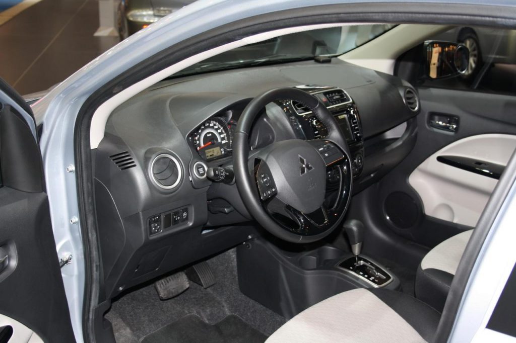 hd-salon_de_bruxelles_2016_live_mitsubishi_space_star_1-10