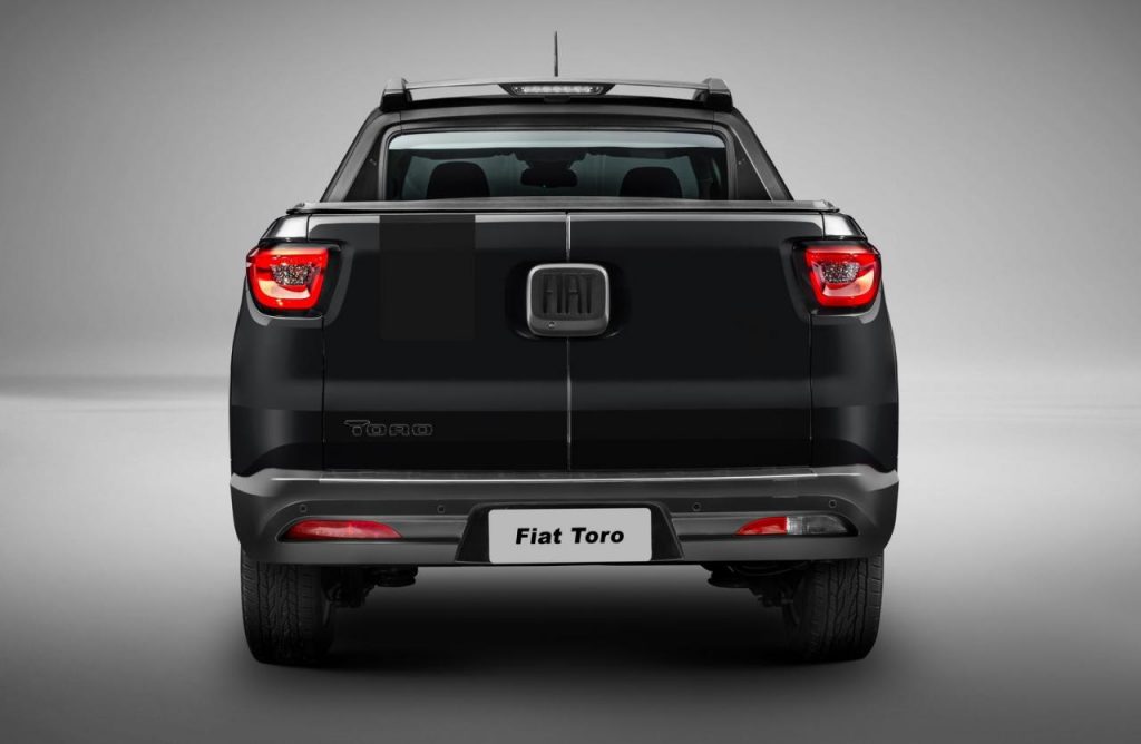 hd-sao_paulo_2016_fiat_toro_black_jack_1-1