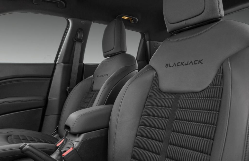 hd-sao_paulo_2016_fiat_toro_black_jack_1-3