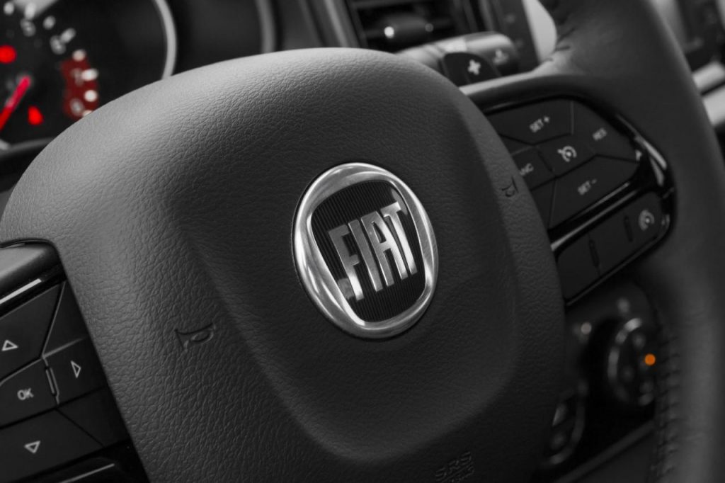 hd-sao_paulo_2016_fiat_toro_black_jack_1-4