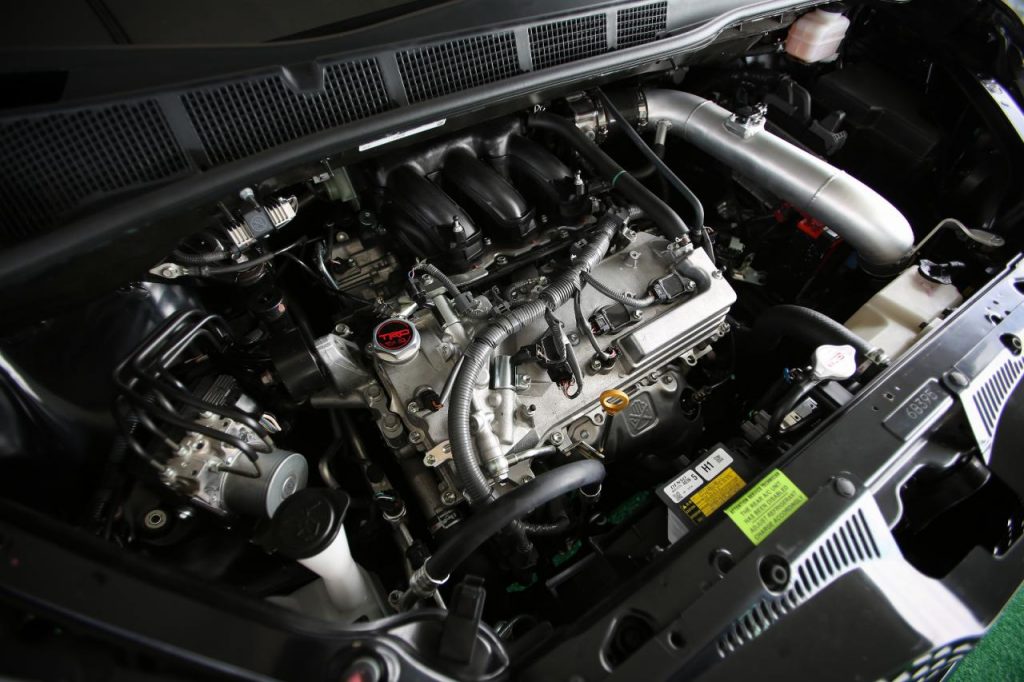 hd-sema_2015_toyota_sienna_r_tuned_concept_1-10