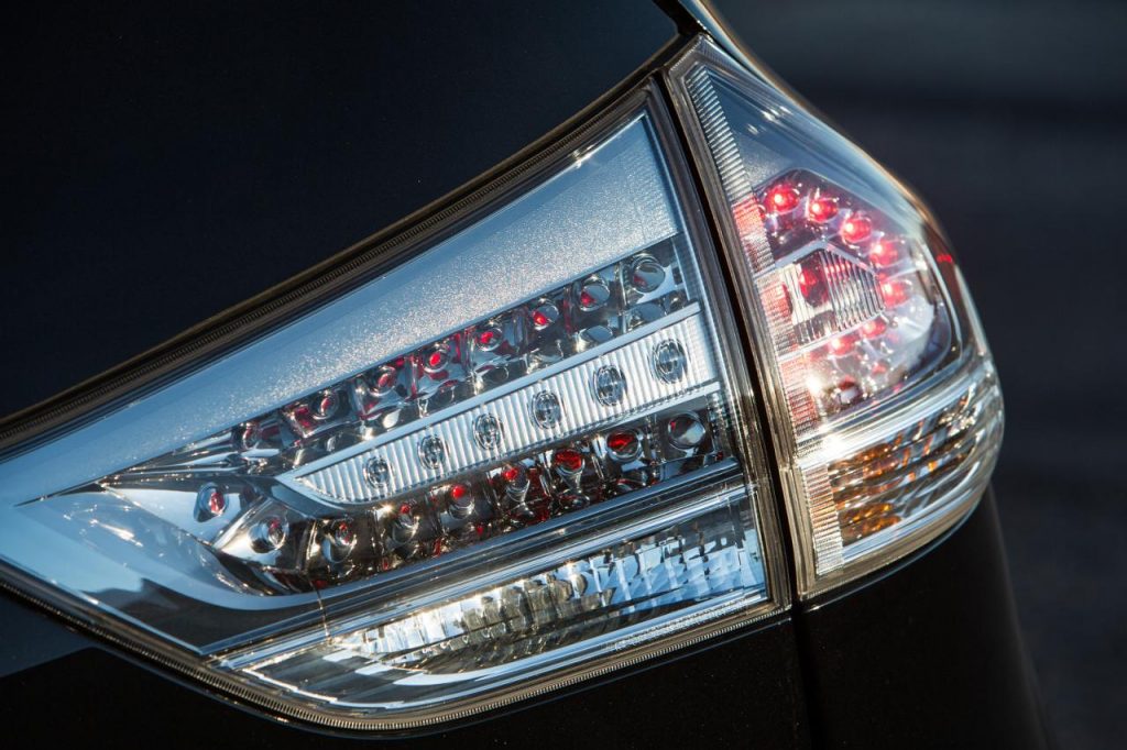 hd-sema_2015_toyota_sienna_r_tuned_concept_1-21