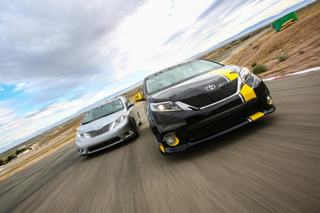 hd-sema_2015_toyota_sienna_r_tuned_concept_1-9