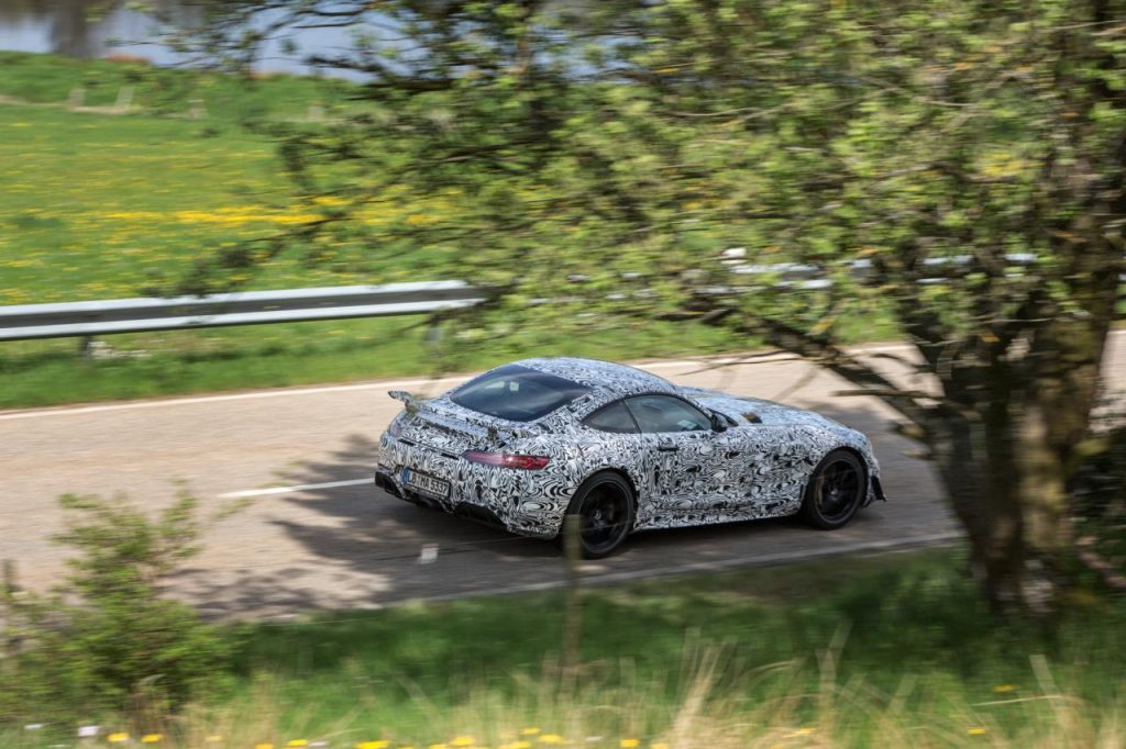 hd-spyshot_officiels_mercedes_amg_gt_r_1-2