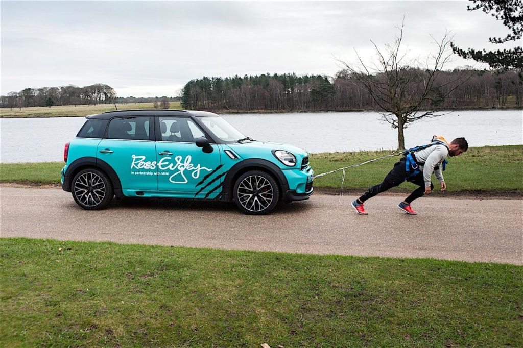 hd-tirer_un_mini_countryman_42_195_km_durant_1