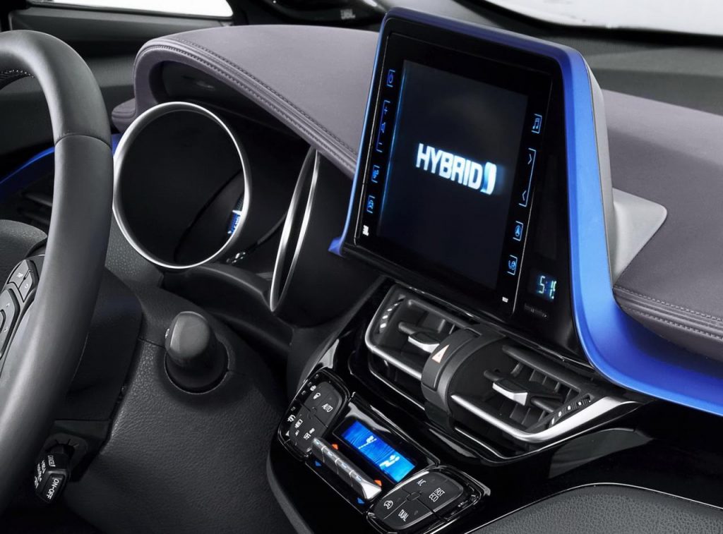 hd-toyota_c_hr_bienvenue_bord_1-11