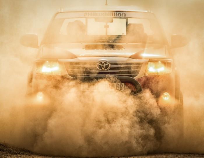 hd-toyota_hilux_racing_experience_1-1