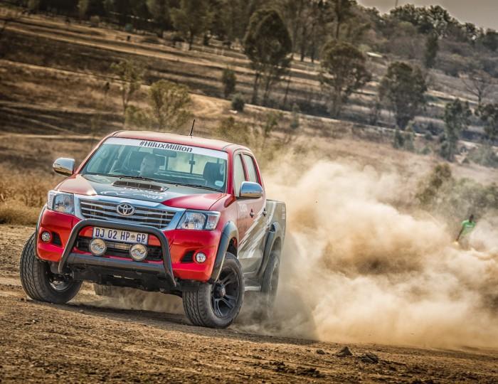 hd-toyota_hilux_racing_experience_1-3