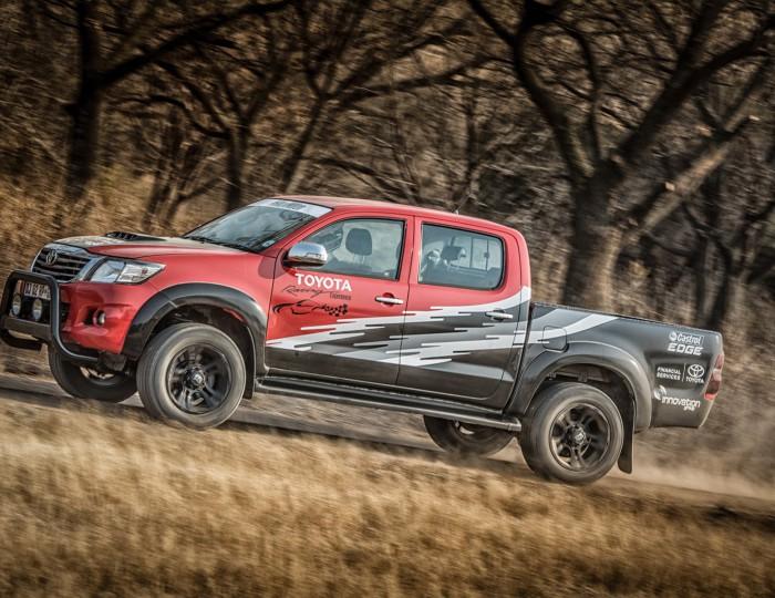 hd-toyota_hilux_racing_experience_1