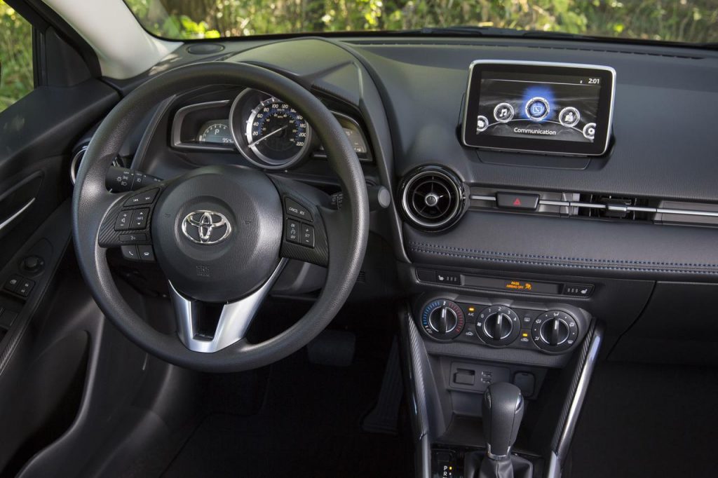 hd-toyota_yaris_berline_exclusivit_canadienne_1-3
