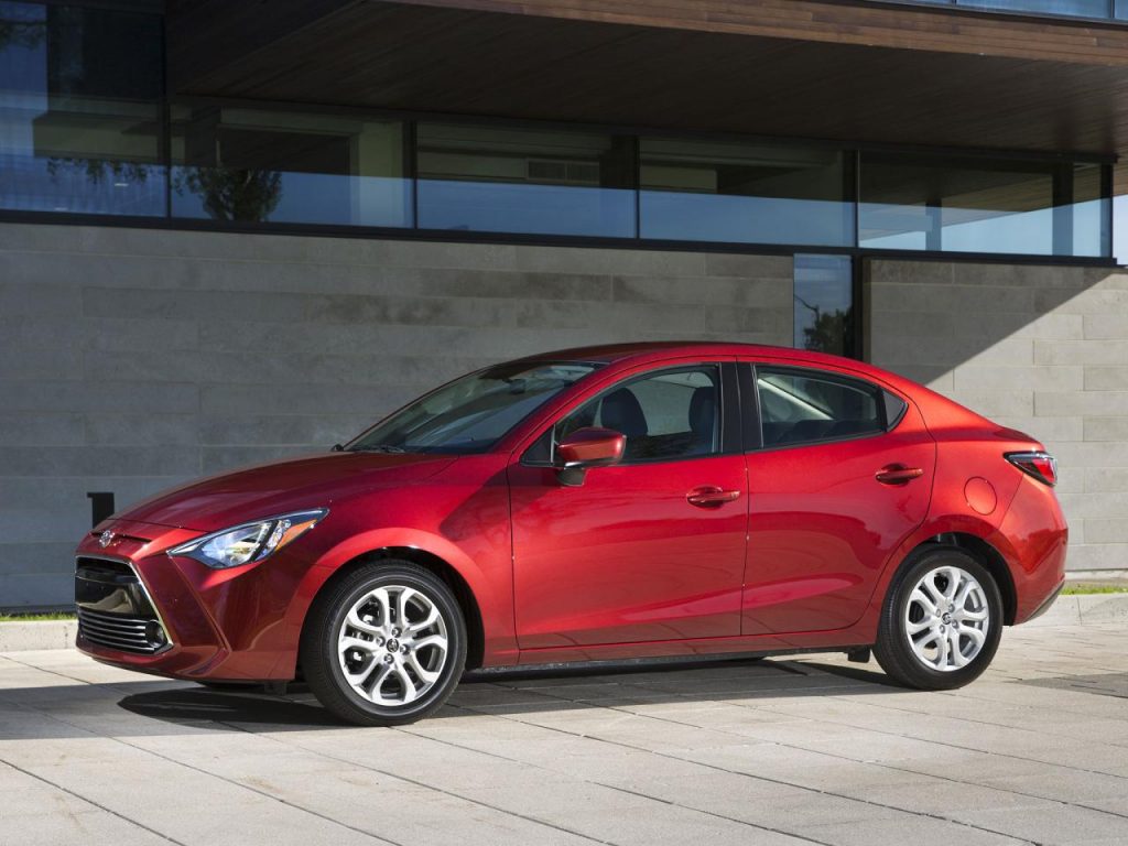 hd-toyota_yaris_berline_exclusivit_canadienne_1-5