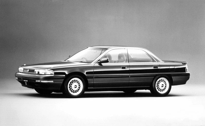 hd-un_t_au_japon_eunos_300_1990_1992_1-2