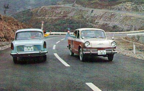 hd-un_t_au_japon_hino_contessa_900_1961_1964_1-14