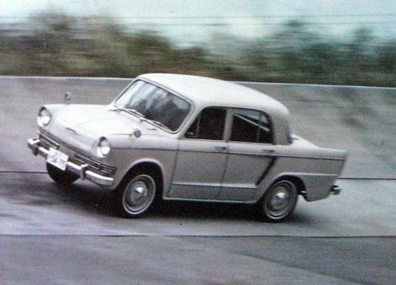 hd-un_t_au_japon_hino_contessa_900_1961_1964_1-7