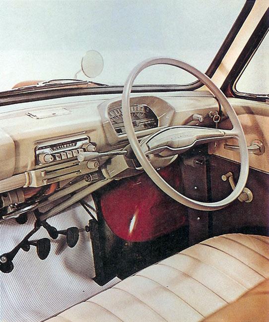 hd-un_t_au_japon_hino_contessa_900_1961_1964_1