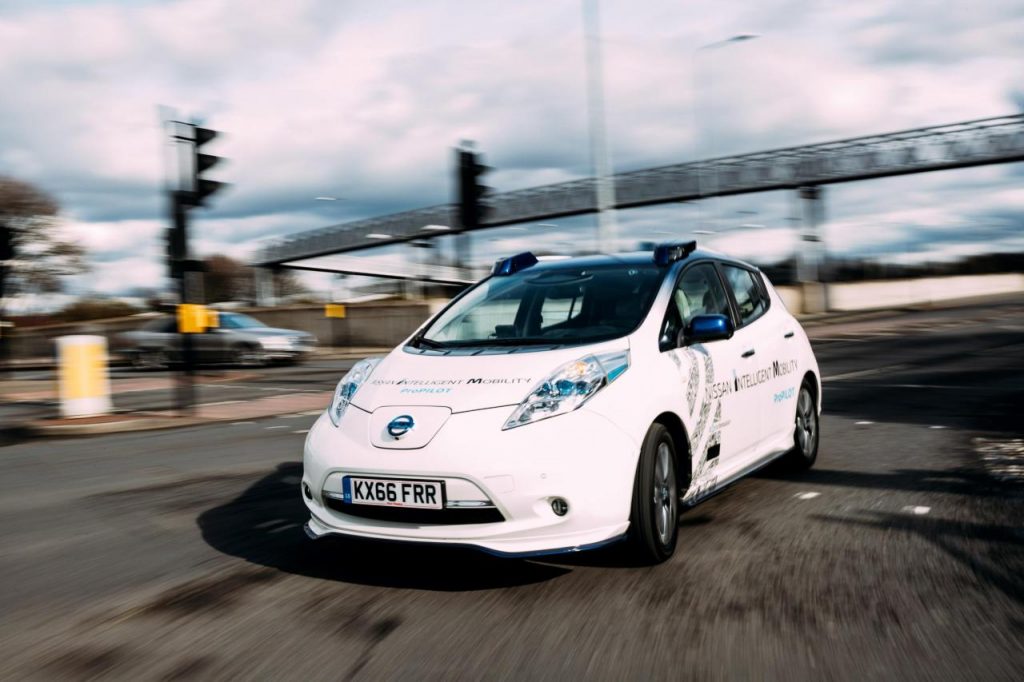 hd-une_nissan_leaf_autonome_sur_la_route_londres_1-7