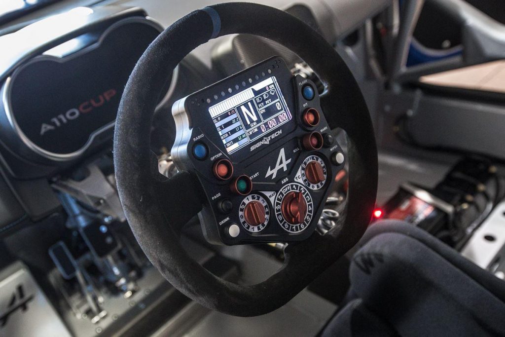 hd-voici_l_alpine_a110_cup_1-3