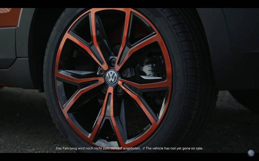 hd-volkswagen_tease_nouveau_le_t_cross_1-3