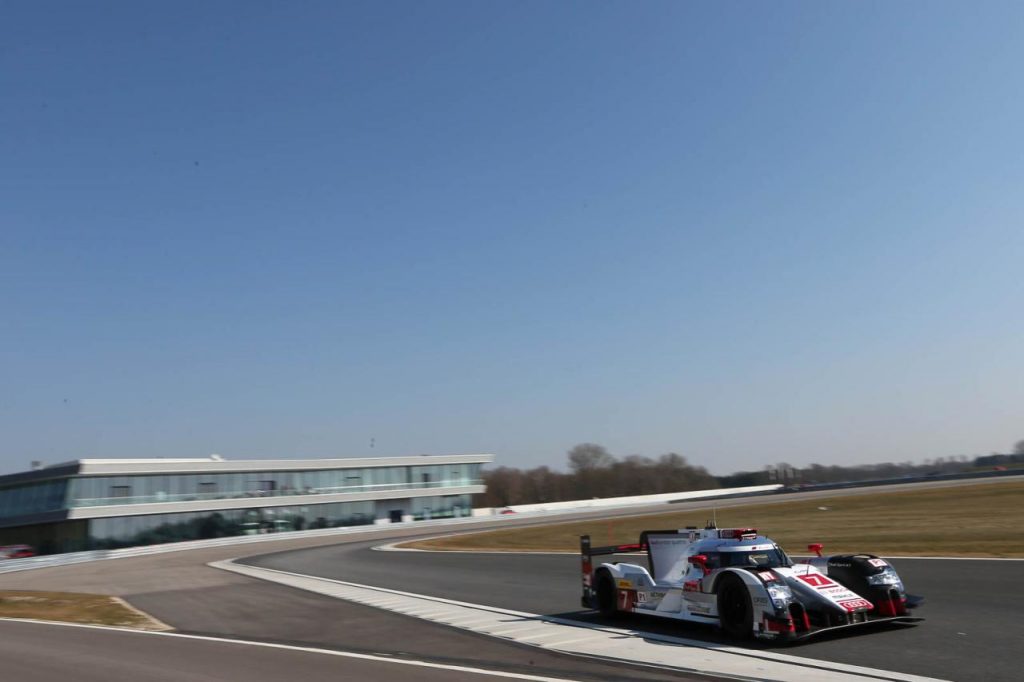 hd-wec_2015_premires_images_de_l_audi_r18_e_tron_quattro_2015_1-1