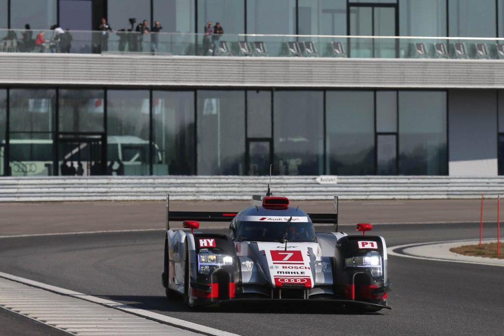 hd-wec_2015_premires_images_de_l_audi_r18_e_tron_quattro_2015_1