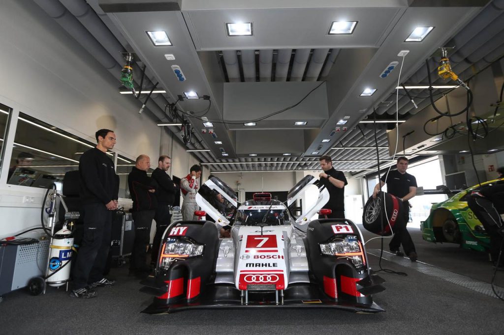 hd-wec_2015_premires_images_de_l_audi_r18_e_tron_quattro_2015_1-4