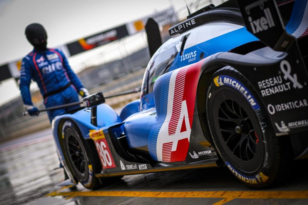 hd-wec_voil_l_alpine_a480_et_son_quipage_au_complet_1-1