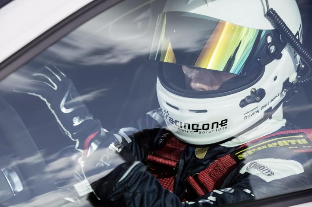 hd-wrthersee_2016_volkswagen_golf_gti_clubsport_s_et_un_record_au_nrburgring_1-18