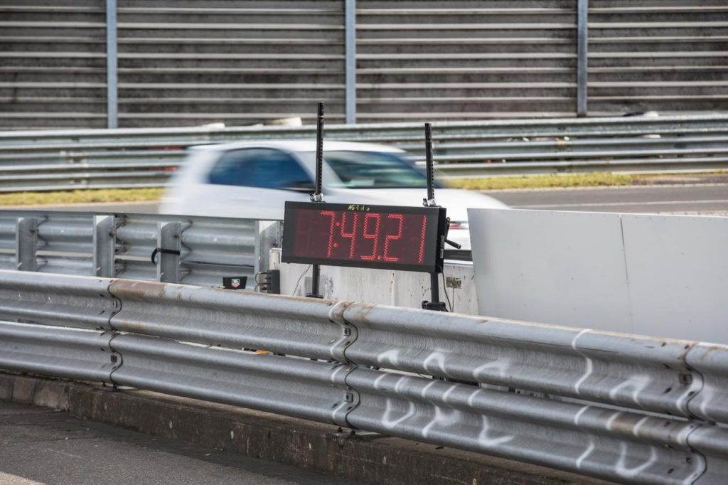 hd-wrthersee_2016_volkswagen_golf_gti_clubsport_s_et_un_record_au_nrburgring_1-19