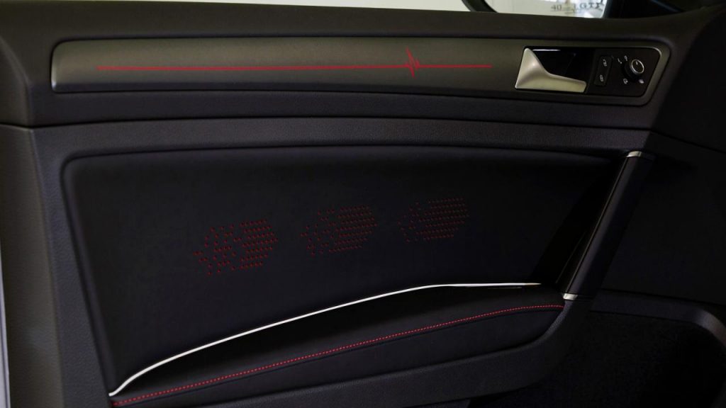 hd-wrthersee_2016_volkswagen_golf_gti_heartbeat_1-2