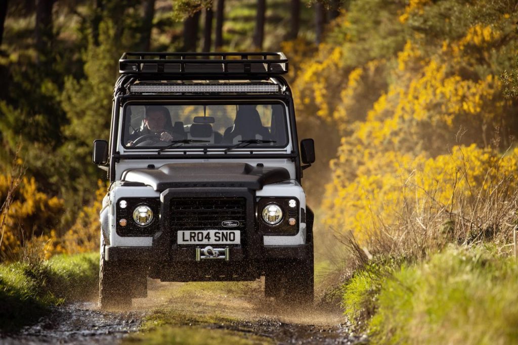 hd-land-rover-classic-defender-works-v8-trophy