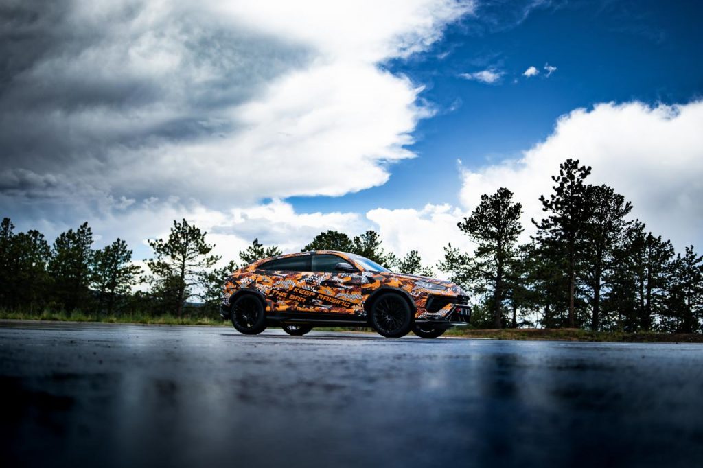 hd-record-pikes-peak-urus-2
