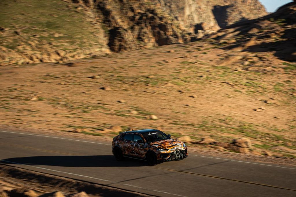 hd-record-pikes-peak-urus-5