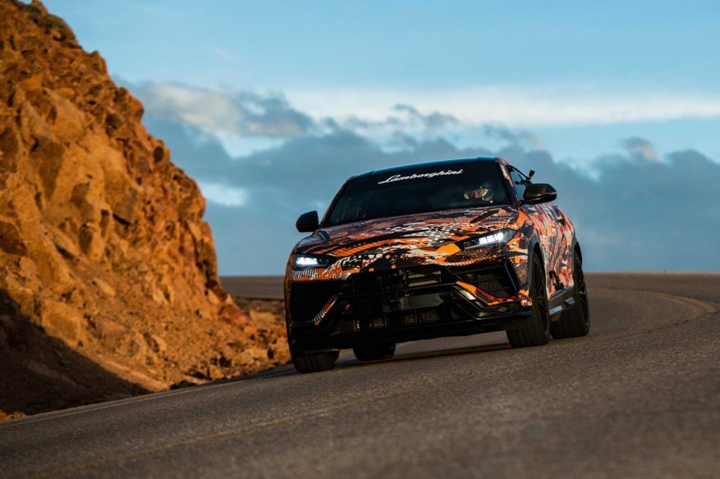 hd-record-pikes-peak-urus-9