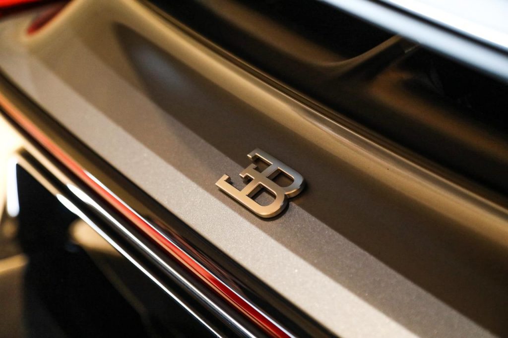 hd-bugatti-chiron-profilee-12