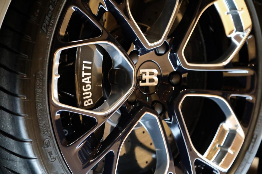 hd-bugatti-chiron-profilee-16