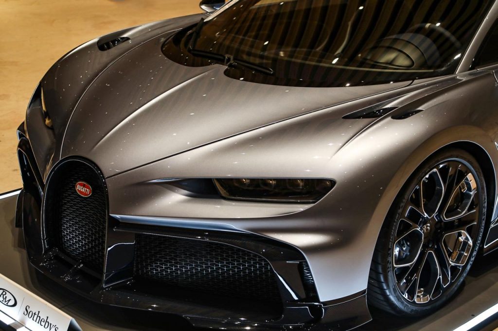 hd-bugatti-chiron-profilee-2