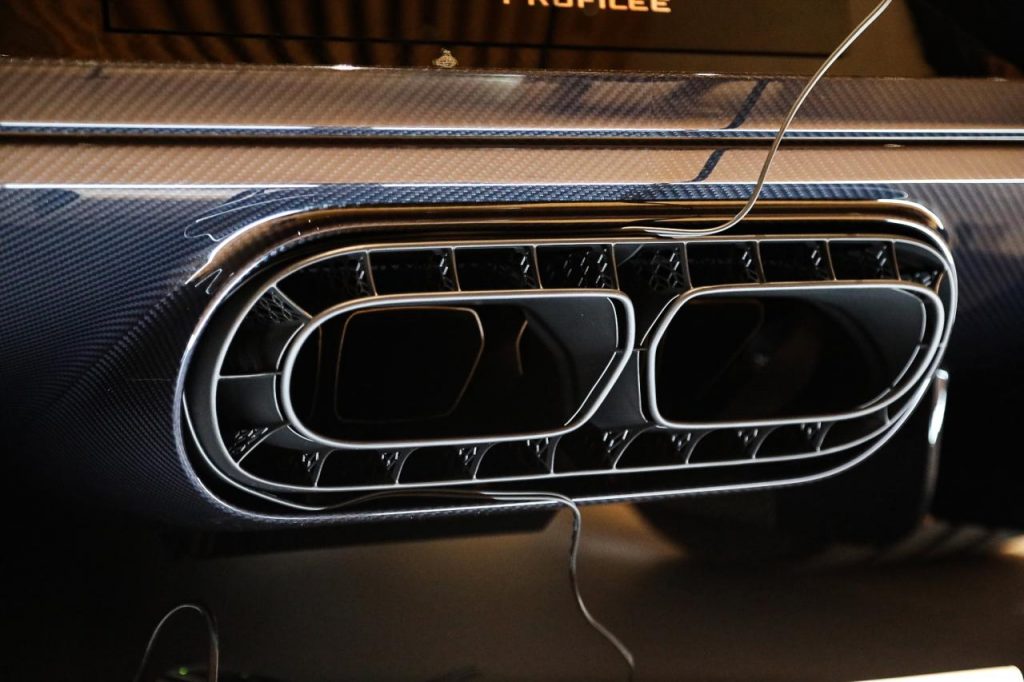 hd-bugatti-chiron-profilee-7