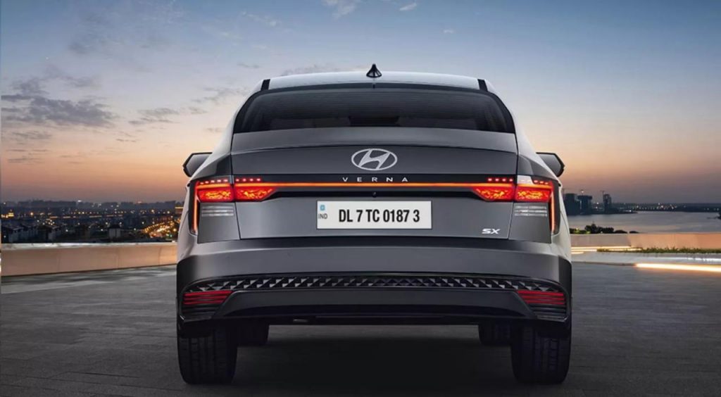 hd-hyundai-verna-2023-3