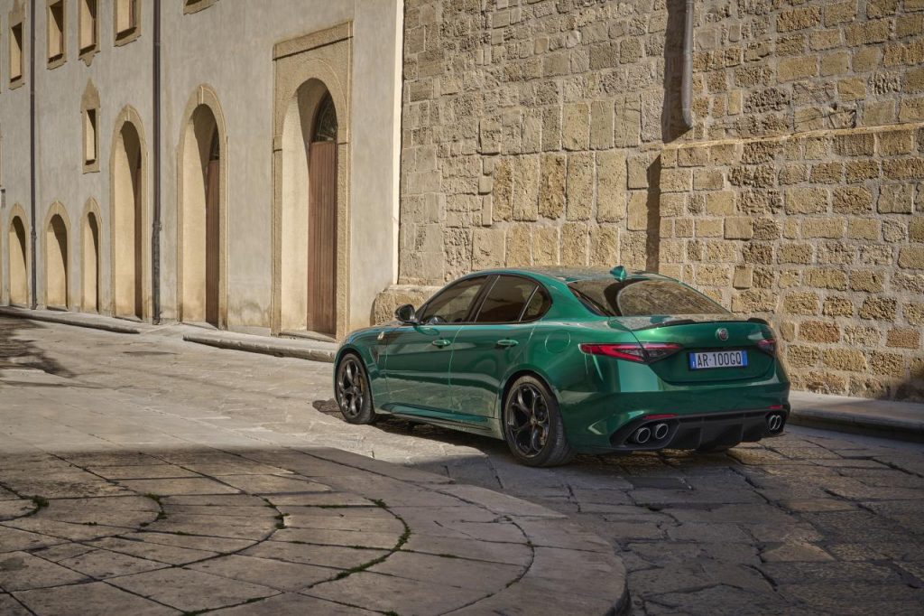 hd-alfa-romeo-giulia-et-stelvio-qv-2023-40