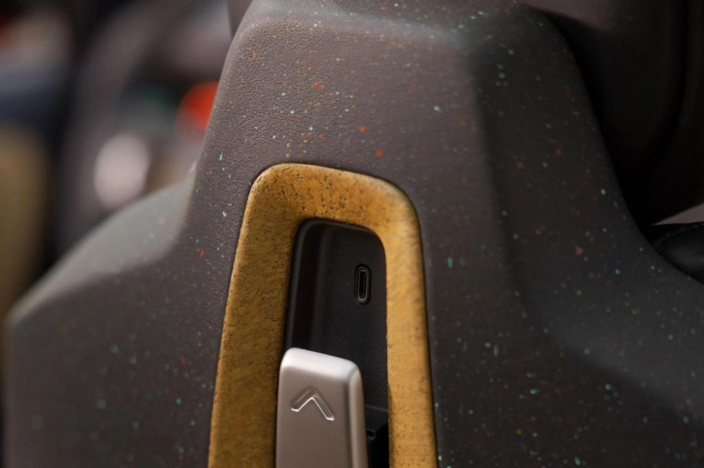 hd-rivian-r3-et-r3x-2028-36