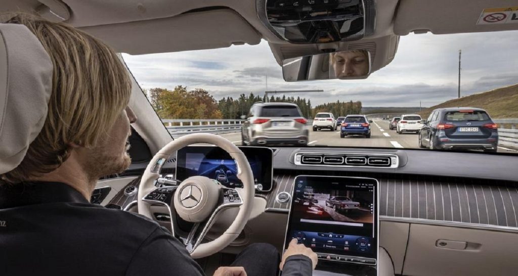 Conduite autonome : Mercedes coiffe au poteau Tesla en Californie