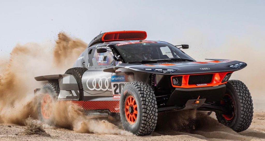 Dakar 2023 ES1 : Ekström pénalisé, Sainz l’emporte