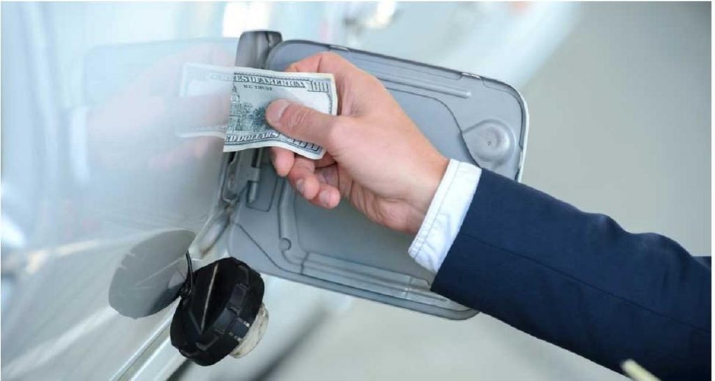Dilemme : vendre le carburant à perte ou baisser les taxes ?