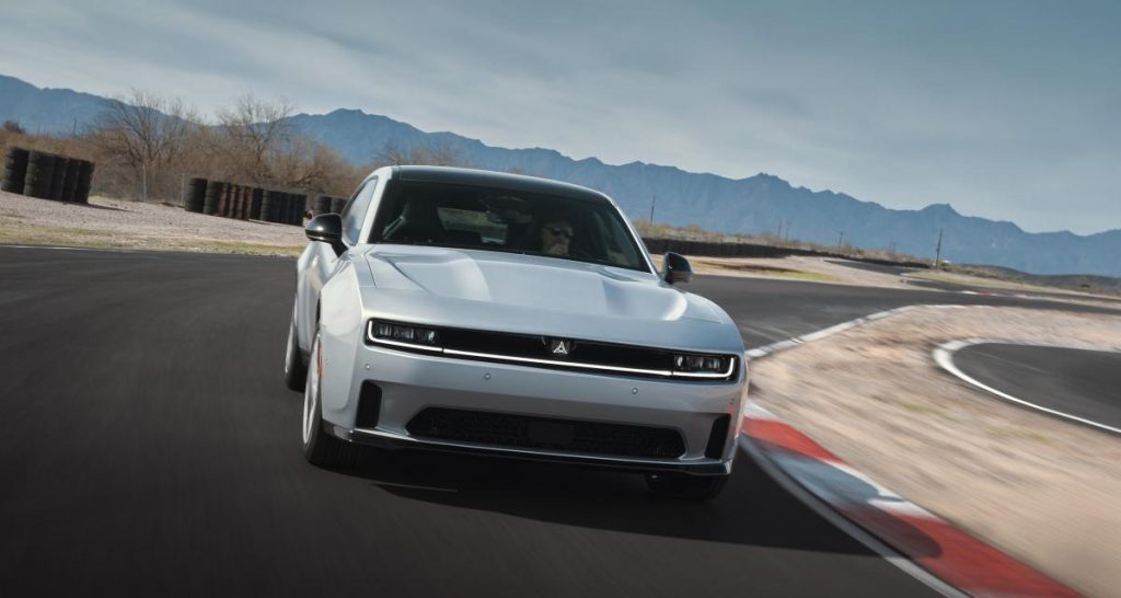 Dodge révolutionne la Charger avec une 8e génération électrifiée