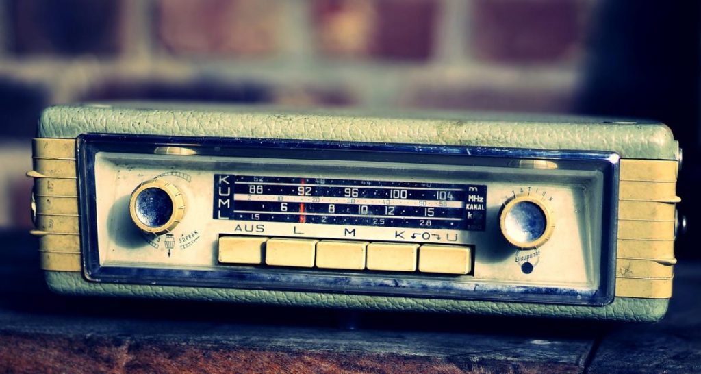 Etonnant (non) : les jeunes écoutent du rap, les autres du pop/rock en voiture